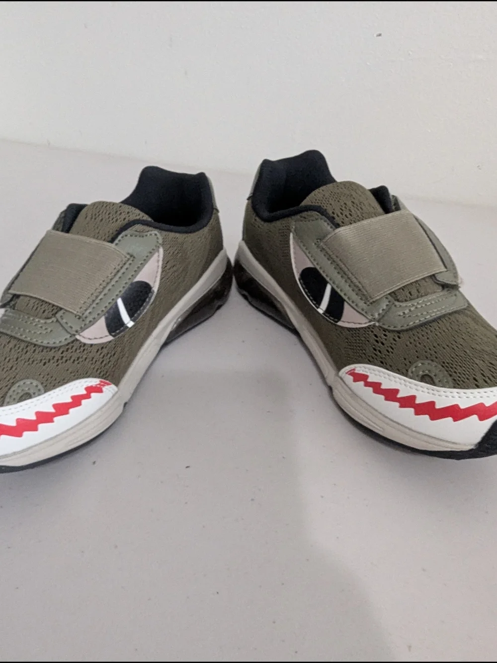 Stride Rite M2P Lighted Monster Sneakers Olive Shark Big Kids Size 1M Light Up